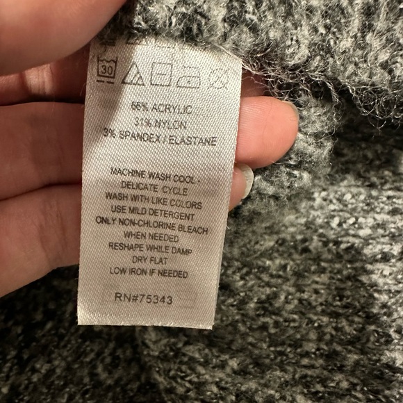 Yes Lola | Sweater - Picture 6 of 6